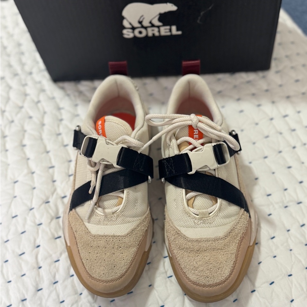 Sorel ONA 718 EQ Low Sneakers - like new!